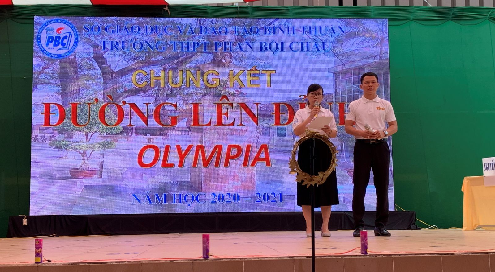 Sinh hoạt chào cờ tuần 14 "Chung kết đường lên đỉnh Olympia " trường THPT Phan Bội Châu
